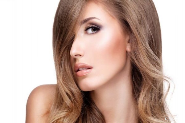 頭發(fā)洗直和拉直哪個效果更持久 洗直頭發(fā)和拉直頭發(fā)的區(qū)別 頭發(fā)洗直和拉直哪個效果更持久 洗直頭發(fā)和拉直頭發(fā)的區(qū)別