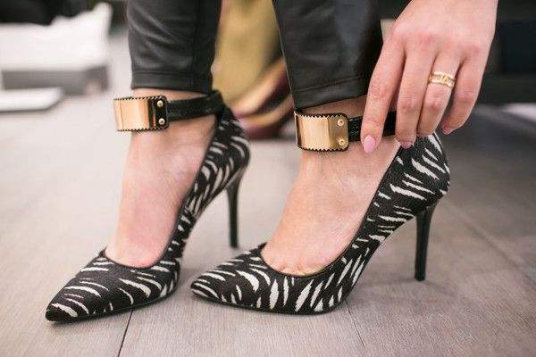 腳寬的女生適合穿什么鞋 腳寬要怎么選鞋子 腳寬的女生適合穿什么鞋 腳寬要怎么選鞋子