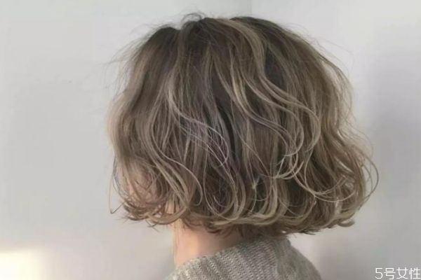 經(jīng)常燙發(fā)有什么危害 燙發(fā)后怎么保養(yǎng) 經(jīng)常燙發(fā)有什么危害 燙發(fā)后怎么保養(yǎng)