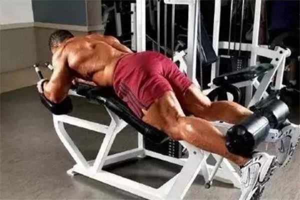 俯臥腿彎舉的標(biāo)準(zhǔn)動作 俯臥腿彎舉練哪里 俯臥腿彎舉的標(biāo)準(zhǔn)動作 俯臥腿彎舉練哪里