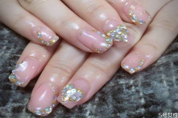 水晶甲傷手嗎 水晶甲多少錢 水晶甲傷手嗎 水晶甲多少錢