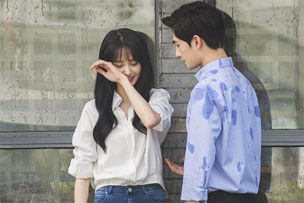 談戀愛(ài)時(shí)能不能收貴重禮物 剛戀愛(ài)收貴重禮物好嗎 談戀愛(ài)時(shí)能不能收貴重禮物 剛戀愛(ài)收貴重禮物好嗎