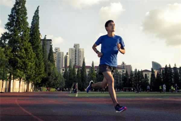 每天跑5公里一個月瘦多少 每天跑5公里對身體好嗎 每天跑5公里一個月瘦多少 每天跑5公里對身體好嗎