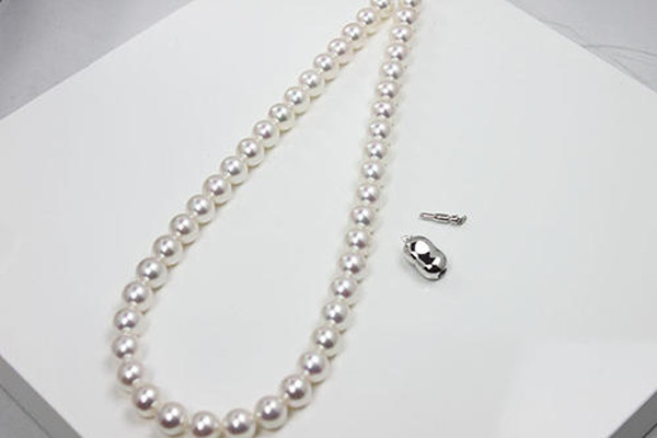 白珍珠和粉珍珠哪個(gè)好 白珍珠和粉珍珠哪個(gè)貴 白珍珠和粉珍珠哪個(gè)好 白珍珠和粉珍珠哪個(gè)貴