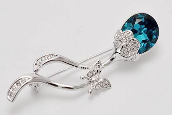 為什么要佩戴胸針 胸針戴左邊還是右邊 為什么要佩戴胸針 胸針戴左邊還是右邊