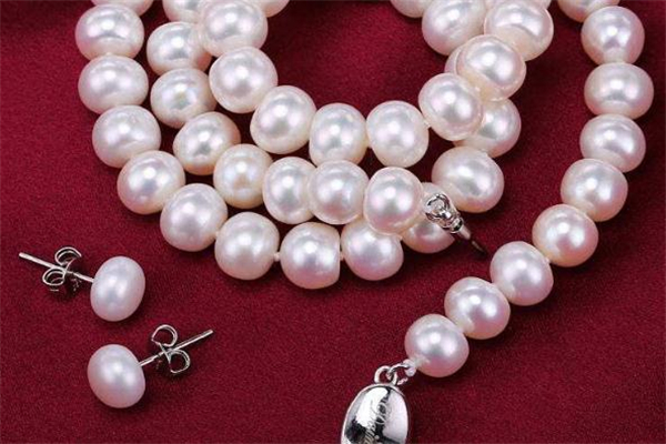 珍珠手鏈的樣式有哪些 珍珠手鏈戴哪只手好 珍珠手鏈的樣式有哪些 珍珠手鏈戴哪只手好