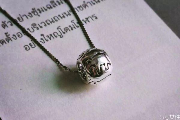 925銀應(yīng)該怎么樣保養(yǎng)呢 洗澡925銀飾品要取下嗎 925銀應(yīng)該怎么樣保養(yǎng)呢 洗澡925銀飾品要取下嗎