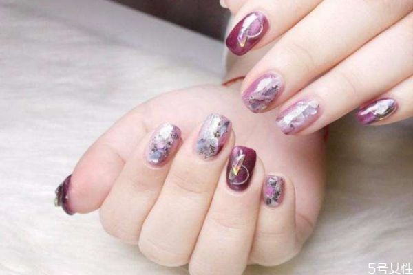 日系美甲怎么做 日式美甲和一般的美甲有什不同 日系美甲怎么做 日式美甲和一般的美甲有什不同