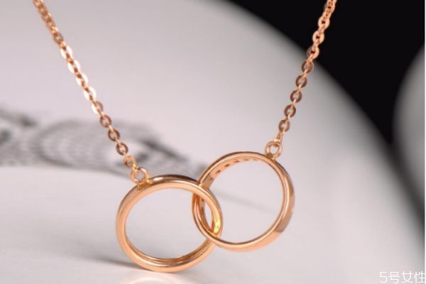 彩金應(yīng)該怎么保養(yǎng)呢 洗澡可以戴彩金的飾品呢 彩金應(yīng)該怎么保養(yǎng)呢 洗澡可以戴彩金的飾品呢