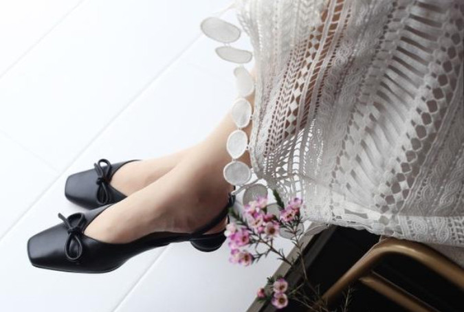 腳寬穿什么涼鞋好看 腳寬的女生適合穿什么涼鞋 腳寬穿什么涼鞋好看 腳寬的女生適合穿什么涼鞋