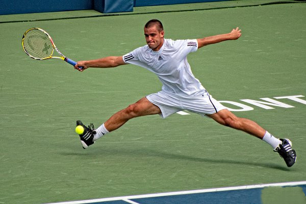 打網(wǎng)球能減肥嗎 打網(wǎng)球的正確姿勢(shì)