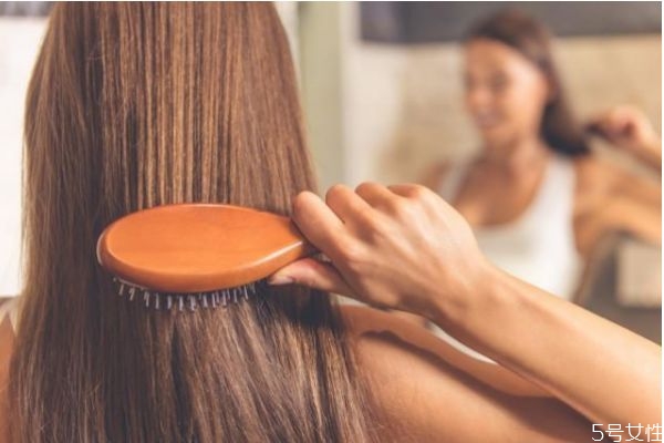 多梳頭發(fā)有什么好處 梳頭發(fā)的好處 多梳頭發(fā)有什么好處 梳頭發(fā)的好處