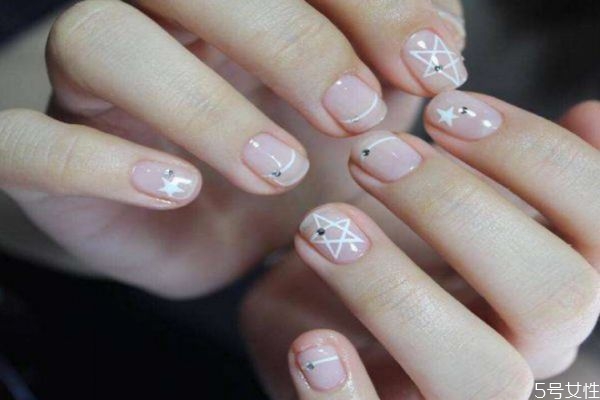 水晶甲傷手嗎 水晶甲多少錢 水晶甲傷手嗎 水晶甲多少錢