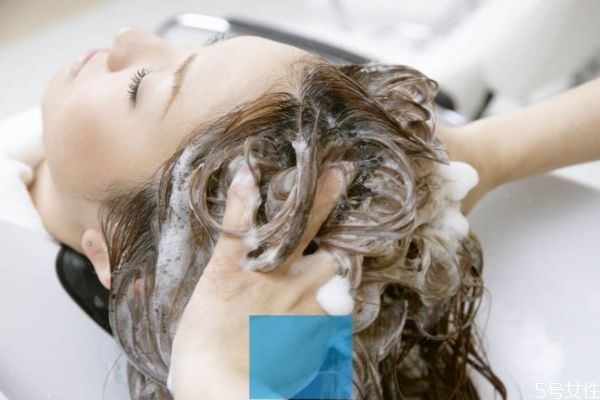 讓頭發(fā)不油的小妙招 頭發(fā)老出油試試這5招 讓頭發(fā)不油的小妙招 頭發(fā)老出油試試這5招