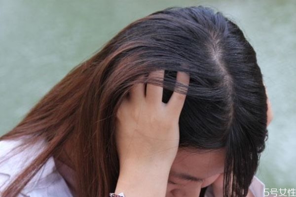 長(zhǎng)了白發(fā)怎么辦 白發(fā)原因 長(zhǎng)了白發(fā)怎么辦 白發(fā)原因