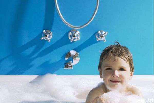 寶寶頭發(fā)稀少正常嗎 寶寶頭發(fā)稀少怎么辦 寶寶頭發(fā)稀少正常嗎 寶寶頭發(fā)稀少怎么辦