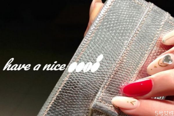 怎樣自制水晶甲 水晶甲的制作步驟 怎樣自制水晶甲 水晶甲的制作步驟