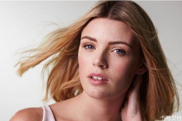 頭發(fā)干燥用什么洗發(fā)水 頭發(fā)干枯的日常護(hù)理 頭發(fā)干燥用什么洗發(fā)水 頭發(fā)干枯的日常護(hù)理