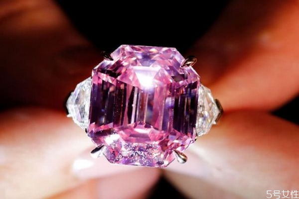 粉色鉆石有什么作用呢 粉色鉆石市場價(jià)格是怎么樣的呢 粉色鉆石有什么作用呢 粉色鉆石市場價(jià)格是怎么樣的呢