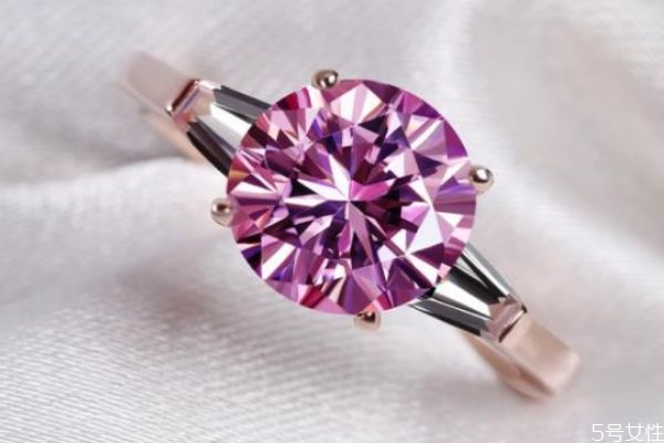 粉色鉆石有什么作用呢 粉色鉆石市場價(jià)格是怎么樣的呢 粉色鉆石有什么作用呢 粉色鉆石市場價(jià)格是怎么樣的呢