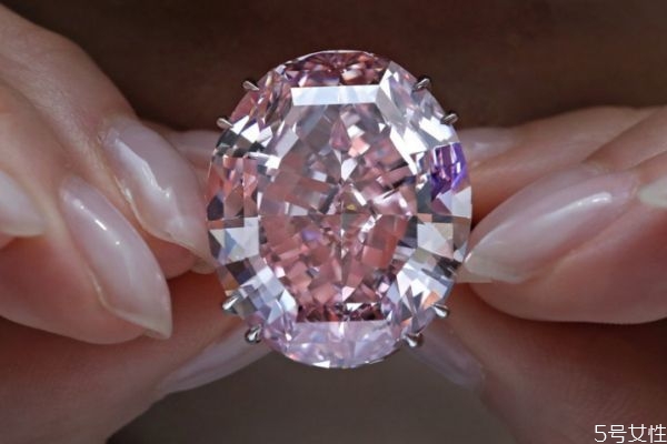 粉色鉆石有什么作用呢 粉色鉆石市場價(jià)格是怎么樣的呢 粉色鉆石有什么作用呢 粉色鉆石市場價(jià)格是怎么樣的呢