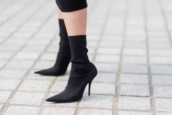 冬天好看的靴子有哪些 百搭靴子有哪些 冬天好看的靴子有哪些 百搭靴子有哪些