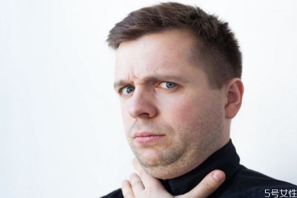 雙下巴是怎么造成的呢 為什么會(huì)形成雙下巴呢 雙下巴是怎么造成的呢 為什么會(huì)形成雙下巴呢