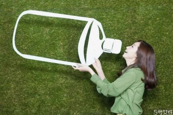 雙下巴是怎么造成的呢 為什么會(huì)形成雙下巴呢 雙下巴是怎么造成的呢 為什么會(huì)形成雙下巴呢