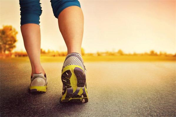 原地跑步可以達(dá)到鍛煉效果嗎 原地跑步有什么危害 原地跑步可以達(dá)到鍛煉效果嗎 原地跑步有什么危害