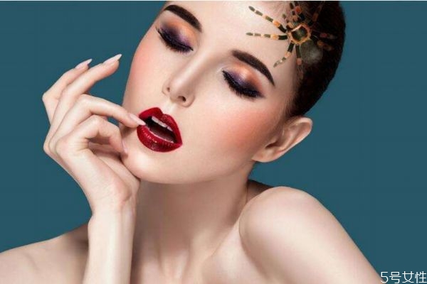 剛做完隆鼻可以化妝嗎 什么人群不能化妝呢 剛做完隆鼻可以化妝嗎 什么人群不能化妝呢