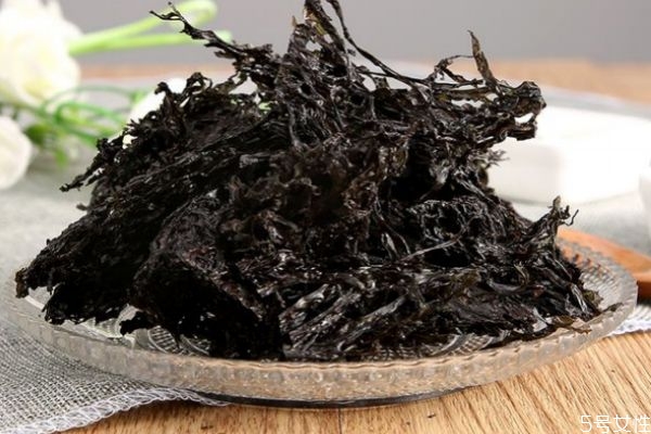 紫菜的生長環(huán)境是怎么樣的呢 什么人群不能吃紫菜呢