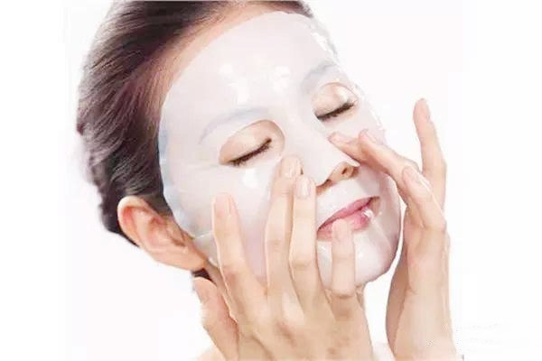 為什么冬天敷面膜更好 冬天敷面膜好冷怎么辦