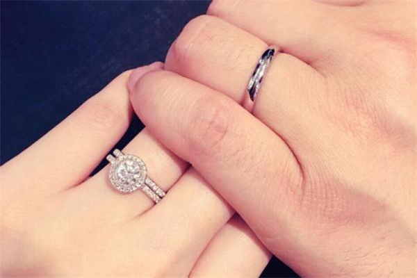 對(duì)戒一般多少錢(qián) 對(duì)戒一般買(mǎi)什么價(jià)位的 對(duì)戒一般多少錢(qián) 對(duì)戒一般買(mǎi)什么價(jià)位的