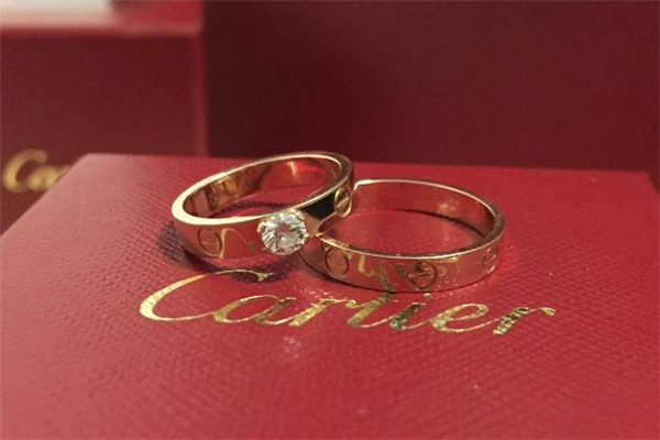 卡地亞對(duì)戒多少錢(qián) 卡地亞對(duì)戒專(zhuān)柜價(jià)格表 卡地亞對(duì)戒多少錢(qián) 卡地亞對(duì)戒專(zhuān)柜價(jià)格表