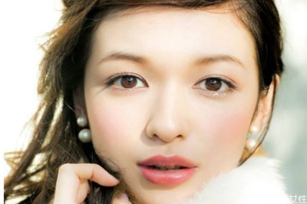 俏皮無辜的眼妝要怎么化 無辜大眼妝化妝步驟 俏皮無辜的眼妝要怎么化 無辜大眼妝化妝步驟