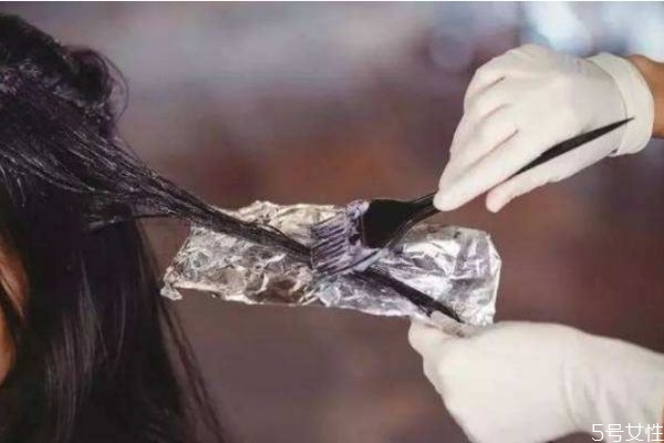 染發(fā)要注意哪些細(xì)節(jié) 染發(fā)有哪些小細(xì)節(jié) 染發(fā)要注意哪些細(xì)節(jié) 染發(fā)有哪些小細(xì)節(jié)