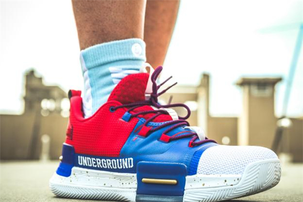 匹克路威閃現(xiàn)實(shí)戰(zhàn)測評 匹克路威閃現(xiàn)腳感怎么樣 匹克路威閃現(xiàn)實(shí)戰(zhàn)測評 匹克路威閃現(xiàn)腳感怎么樣