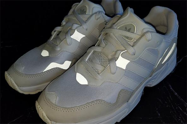 阿迪達(dá)斯yung1和yung96哪個(gè)好 yung1偏碼嗎 阿迪達(dá)斯yung1和yung96哪個(gè)好 yung1偏碼嗎