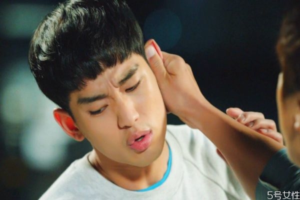 男朋友沉默代表什么意思 男朋友在你面前很沉默代表什么 男朋友沉默代表什么意思 男朋友在你面前很沉默代表什么