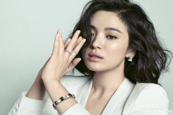 經(jīng)期長(zhǎng)痘怎么辦 月經(jīng)痘痘怎么消除