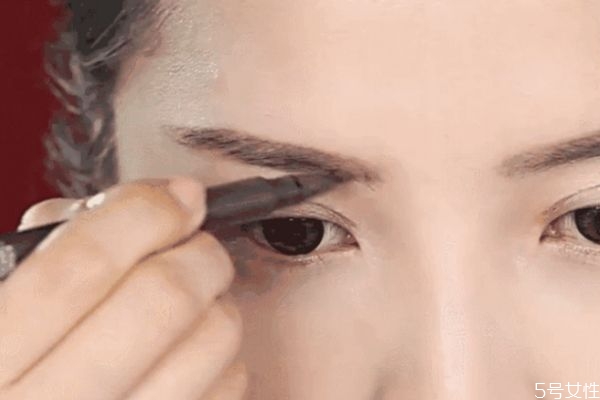 只畫(huà)眉毛要卸妝嗎 眉筆怎么卸妝 只畫(huà)眉毛要卸妝嗎 眉筆怎么卸妝