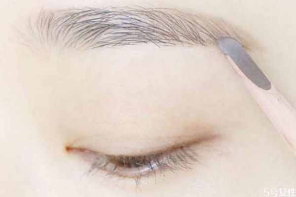 瓜子臉適合什么眉毛 不同臉型不同畫眉方法 瓜子臉適合什么眉毛 不同臉型不同畫眉方法
