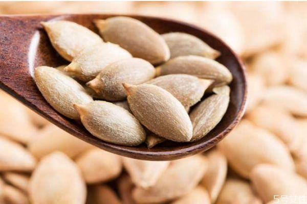 南瓜子生長(zhǎng)環(huán)境是什么樣的呢 南瓜子是怎么樣做的呢 南瓜子生長(zhǎng)環(huán)境是什么樣的呢 南瓜子是怎么樣做的呢