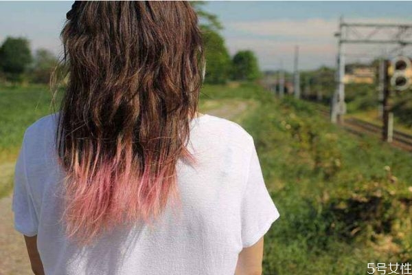 染發(fā)后洗頭怎么不掉色 染發(fā)后用什么產品能固色 染發(fā)后洗頭怎么不掉色 染發(fā)后用什么產品能固色