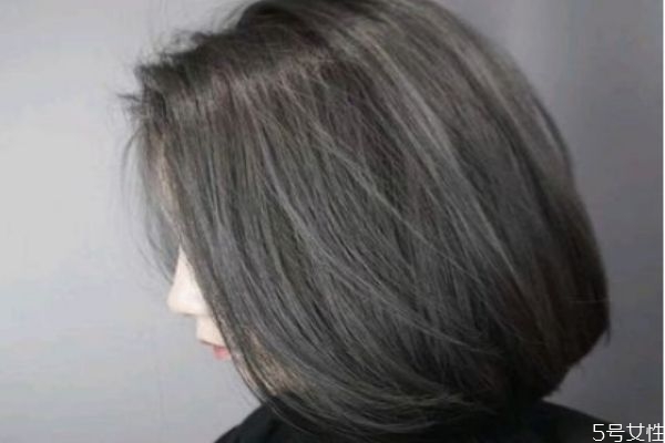 染什么顏色掉色不變黃 為什么染發(fā)褪色后都會變成黃色 染什么顏色掉色不變黃 為什么染發(fā)褪色后都會變成黃色