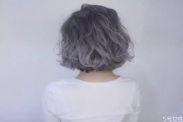 染發(fā)后洗頭怎么不掉色 染發(fā)后用什么產品能固色 染發(fā)后洗頭怎么不掉色 染發(fā)后用什么產品能固色