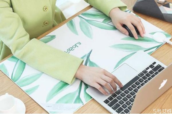 冬天用電腦辦公凍手怎么辦 冬天凍手是什么原因 冬天用電腦辦公凍手怎么辦 冬天凍手是什么原因