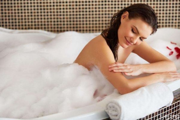 哪些人群容易在洗澡時出現(xiàn)暈厥 怎么避免洗澡時出現(xiàn)暈厥 哪些人群容易在洗澡時出現(xiàn)暈厥 怎么避免洗澡時出現(xiàn)暈厥