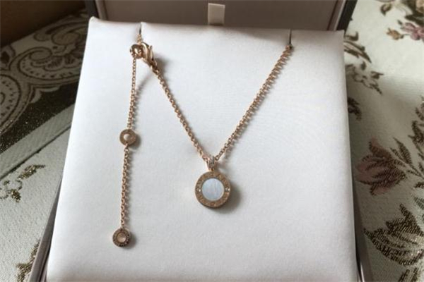 白貝母可以戴著洗澡嗎 白貝母為什么不能碰水 白貝母可以戴著洗澡嗎 白貝母為什么不能碰水