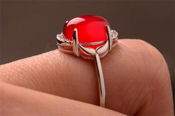 紅玉髓和紅瑪瑙哪個貴 紅玉髓和紅瑪瑙的區(qū)別 紅玉髓和紅瑪瑙哪個貴 紅玉髓和紅瑪瑙的區(qū)別